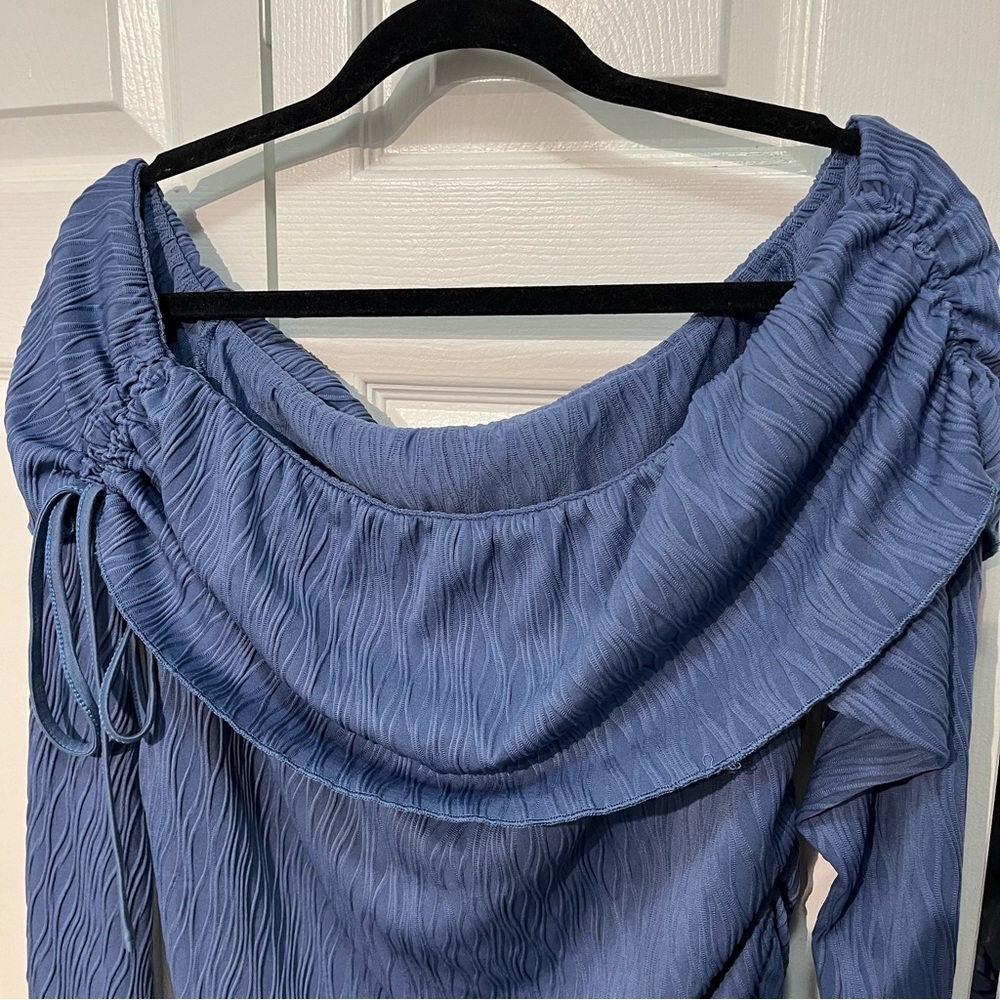 Off the Shoulder Textured Top - Picture 5 of 6